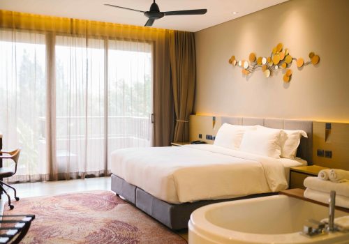 compressed_luxury-bedroom-hotel